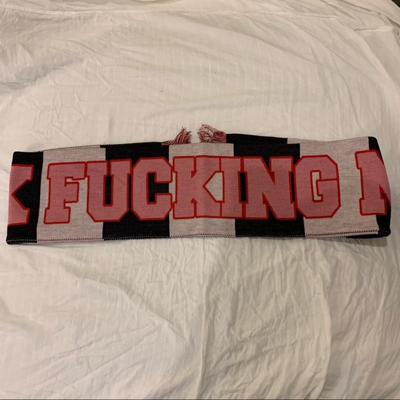 Marc Jacobs (Bookmarc) X House of Holland scarf: “Book F-cking Marc” - Picture 5 of 7